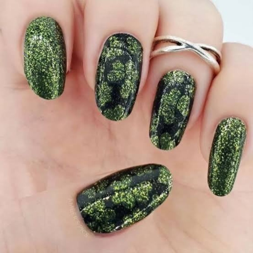 Color Street Shamrockin' and Rollin' Green Glitter Clover Nail Polish Strips